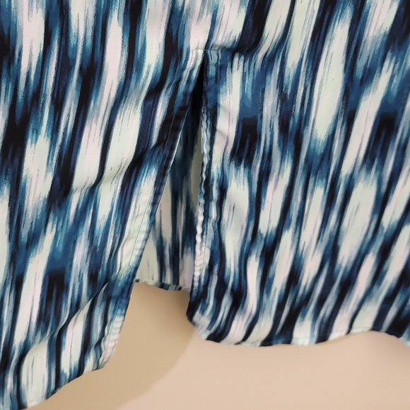 LANE BRYANT Printed Blouse with Split Back, size 18/20, Multicolor - Picture 7 of 9